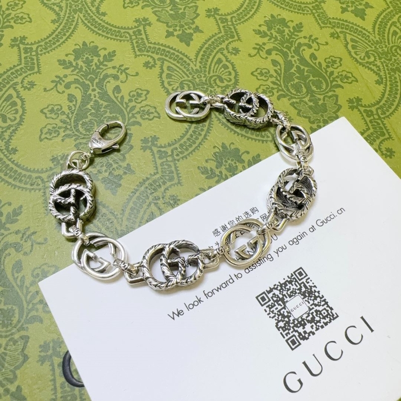G*u*i bracelets